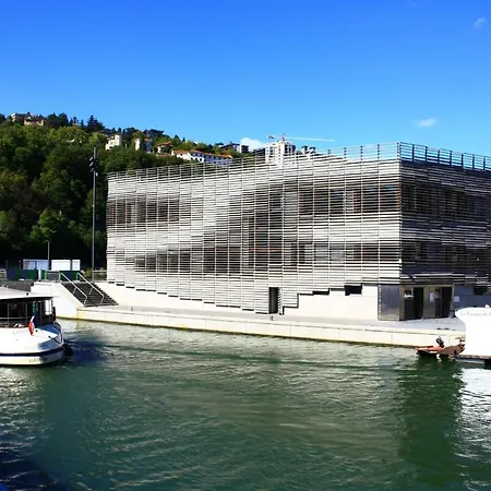 Confluence - Duplex Au Calme Avec Parking Prive En Option * Lyon