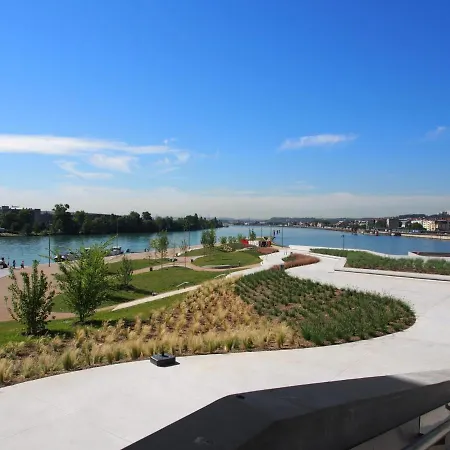 Confluence - Duplex Au Calme Avec Parking Prive En Option